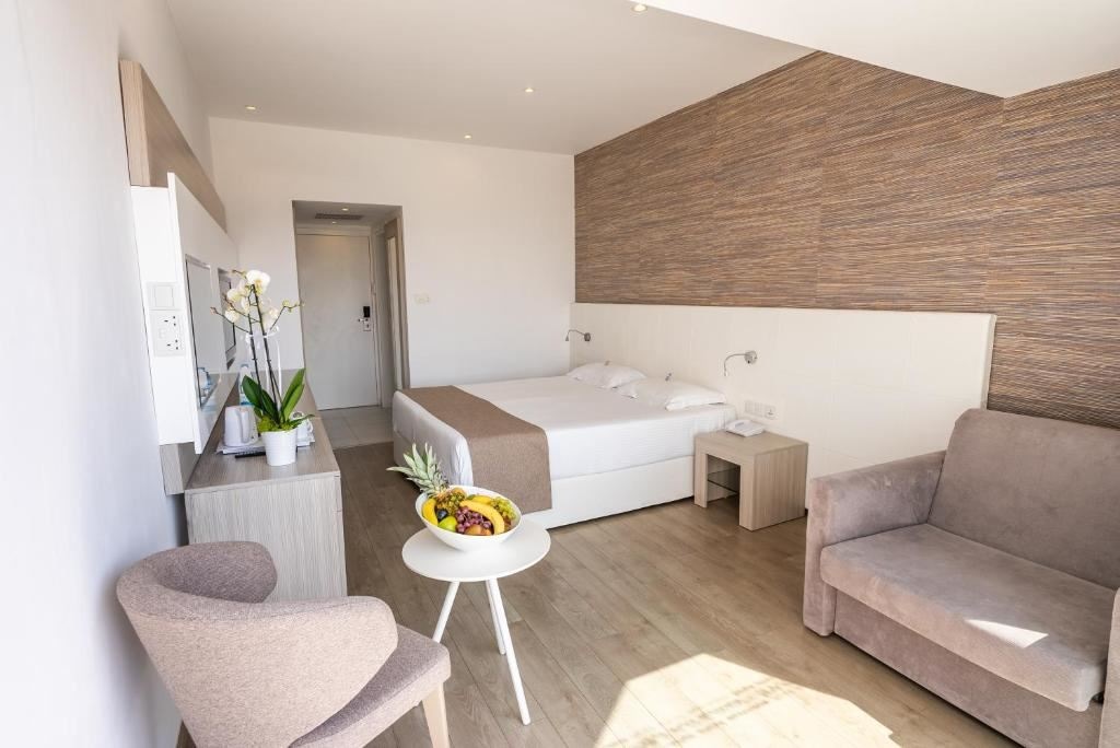 rooms-single-room-inland-view-balcony