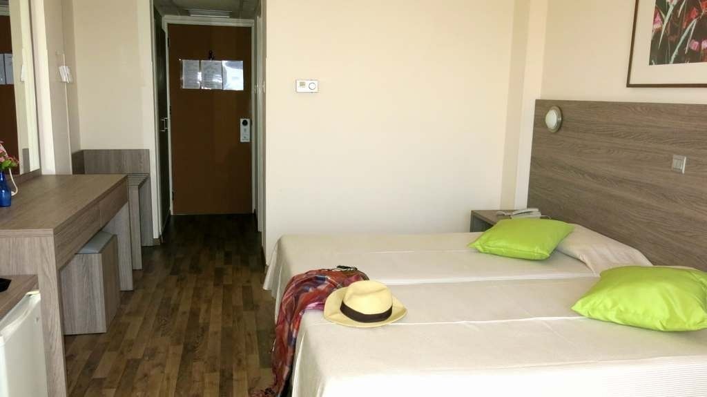 rooms-familyroom-inland-view-balcony