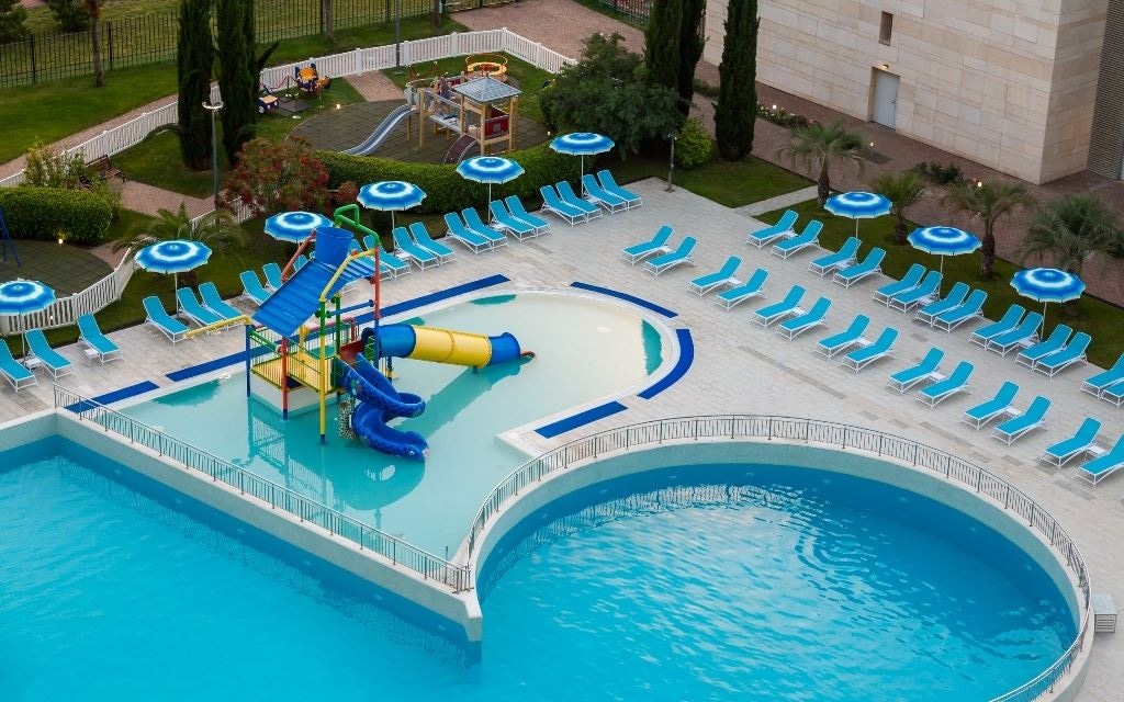 pools-outdoor-pool