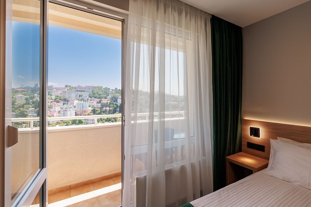 rooms-standart-with-balcony-corp-1