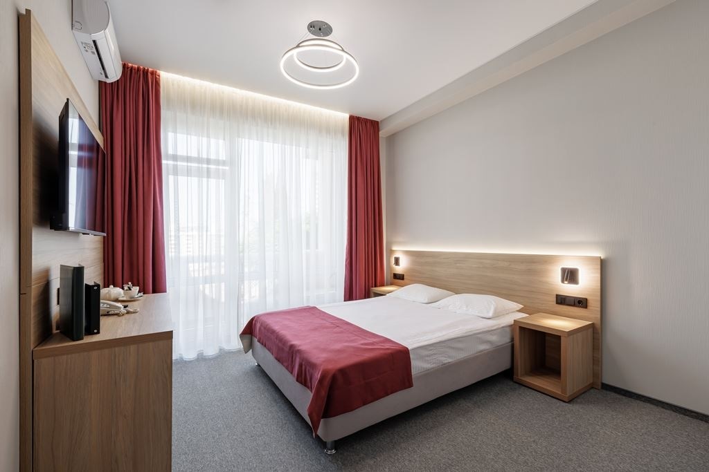 rooms-luxe-with-balkony