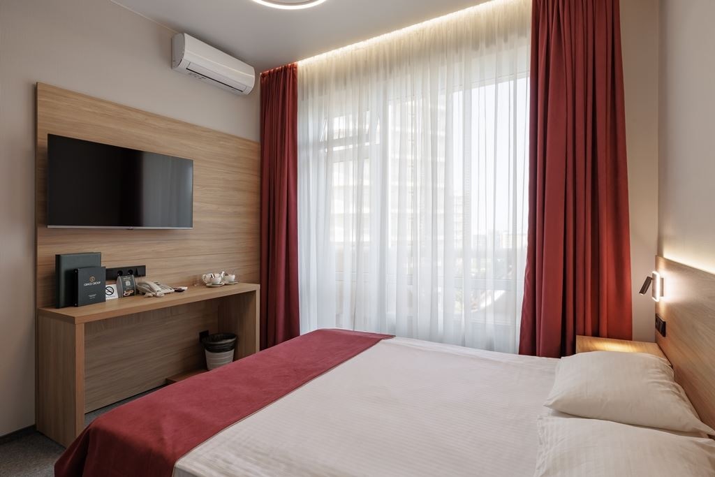 rooms-luxe-with-balkony