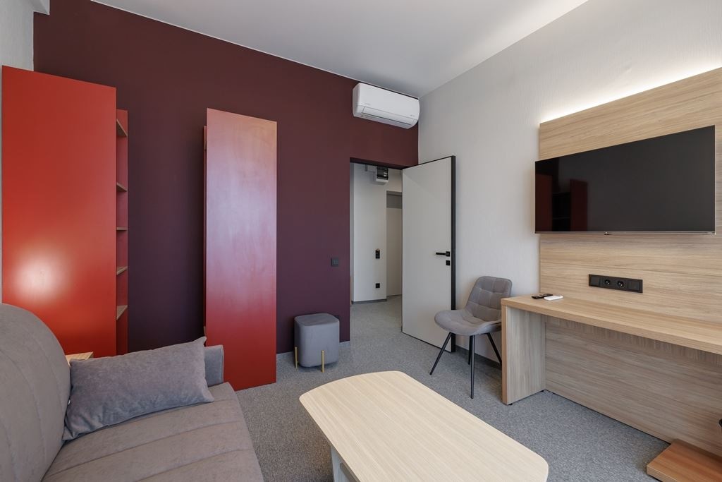 rooms-luxe-with-balkony