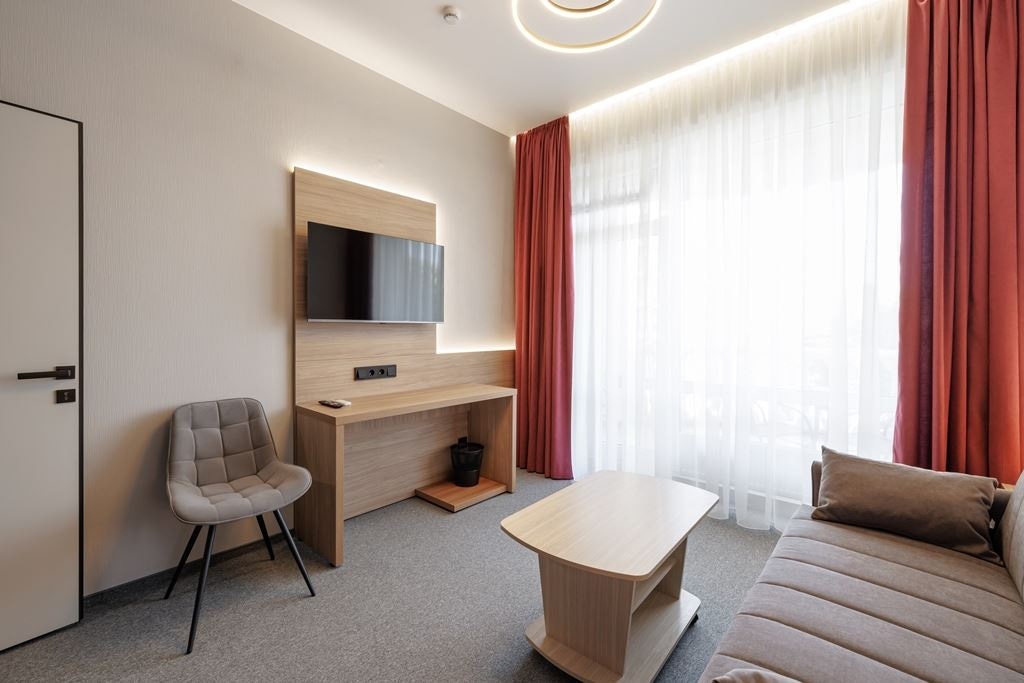 rooms-luxe-with-balkony