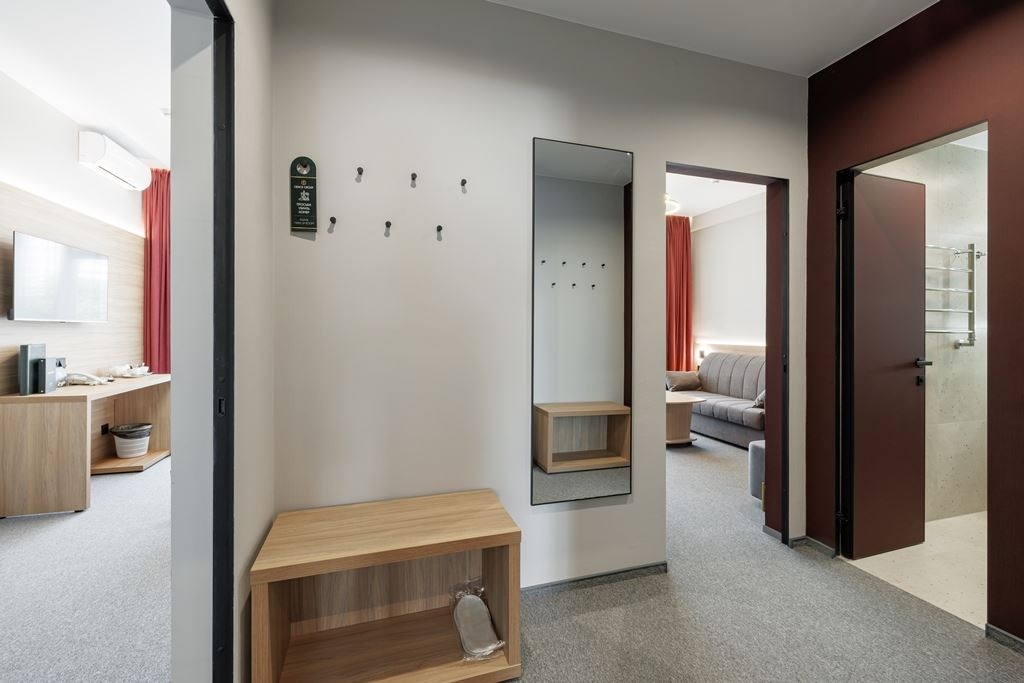 rooms-luxe-with-balkony