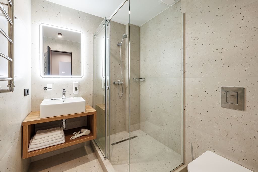 rooms-luxe-with-balkony