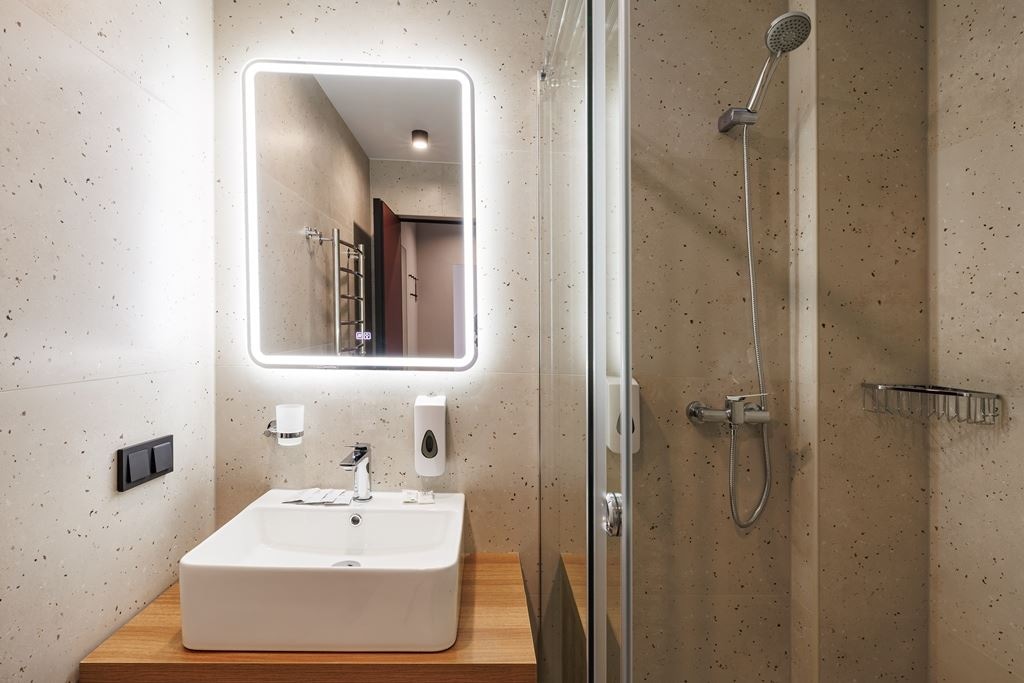 rooms-luxe-with-balkony