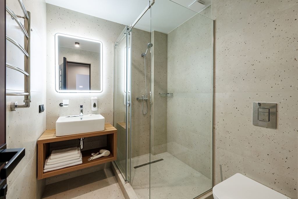 rooms-luxe-with-balkony