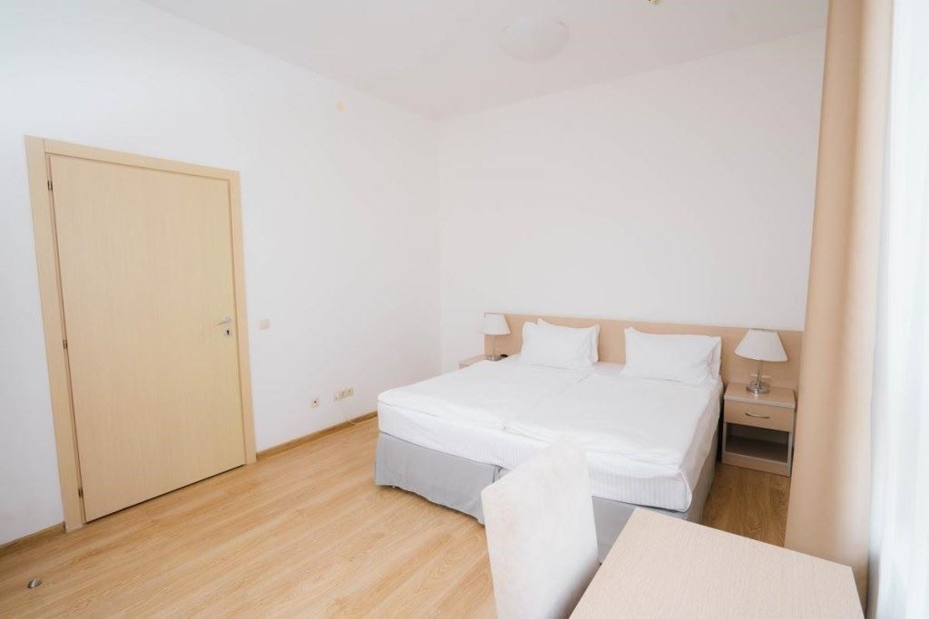 rooms-tripl-apart-room-sea-weui