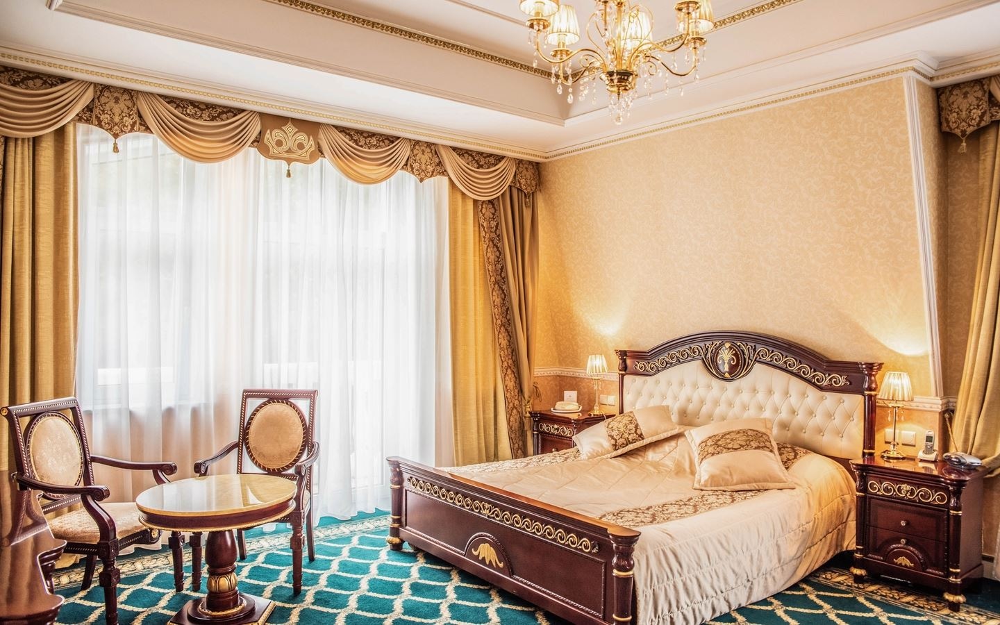 rooms-двухкомнатный-люкс-с-балконом-и-видом-на-море