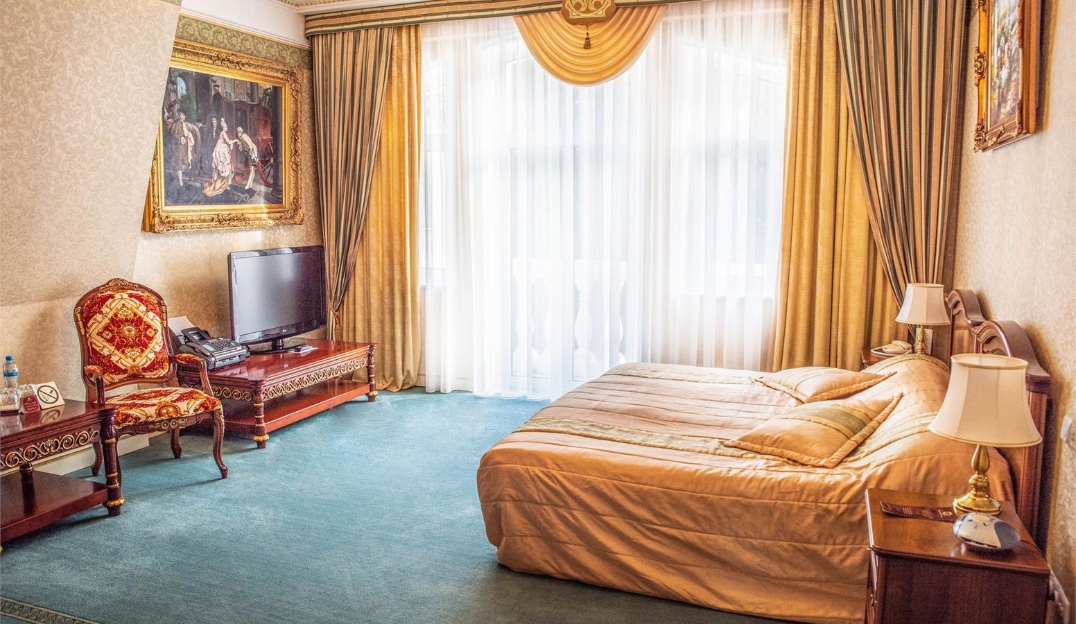 rooms-двухкомнатный-люкс-с-балконом-и-видом-на-море