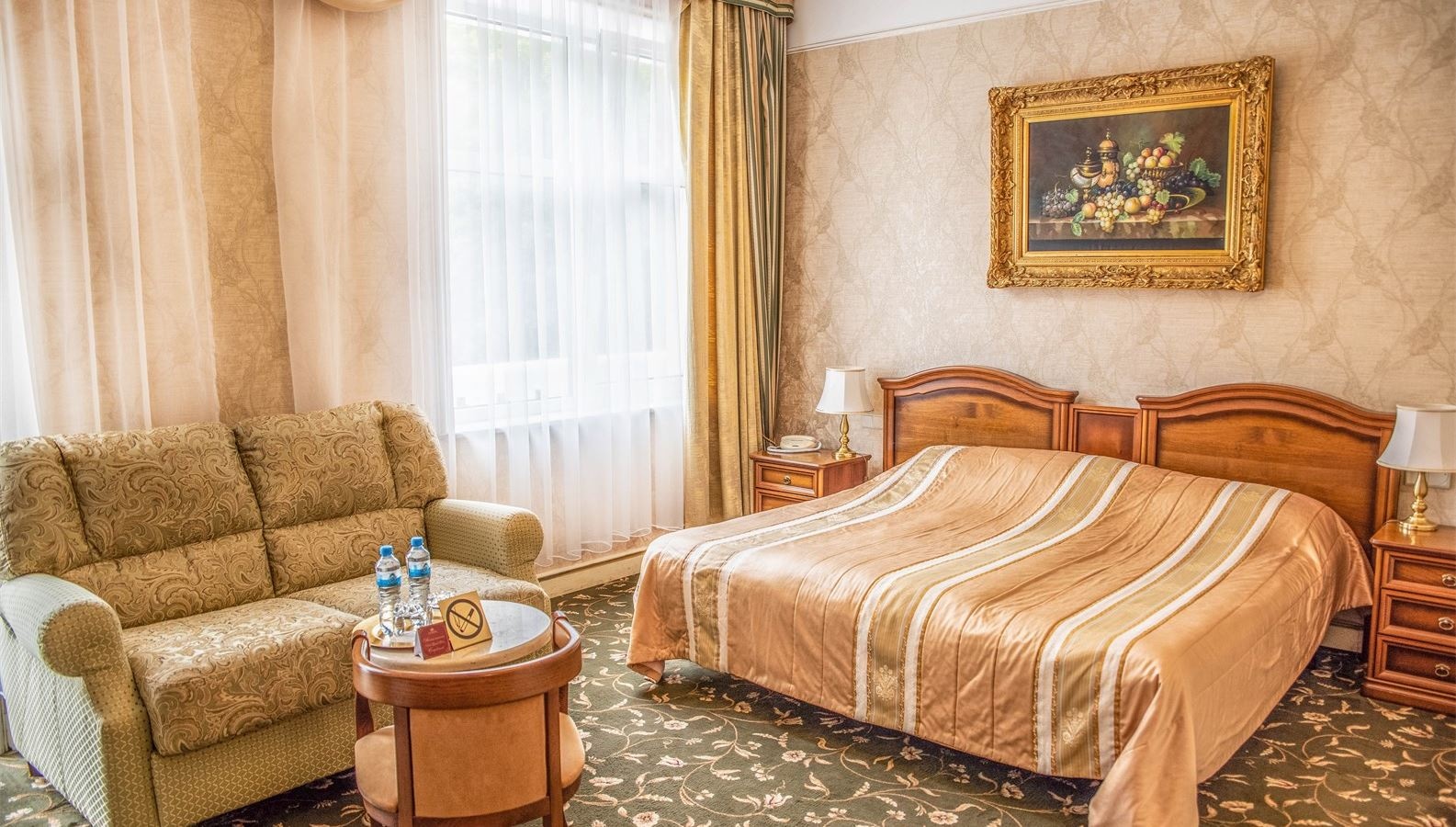 rooms-джуниор-сюит-с-видом-на-холм