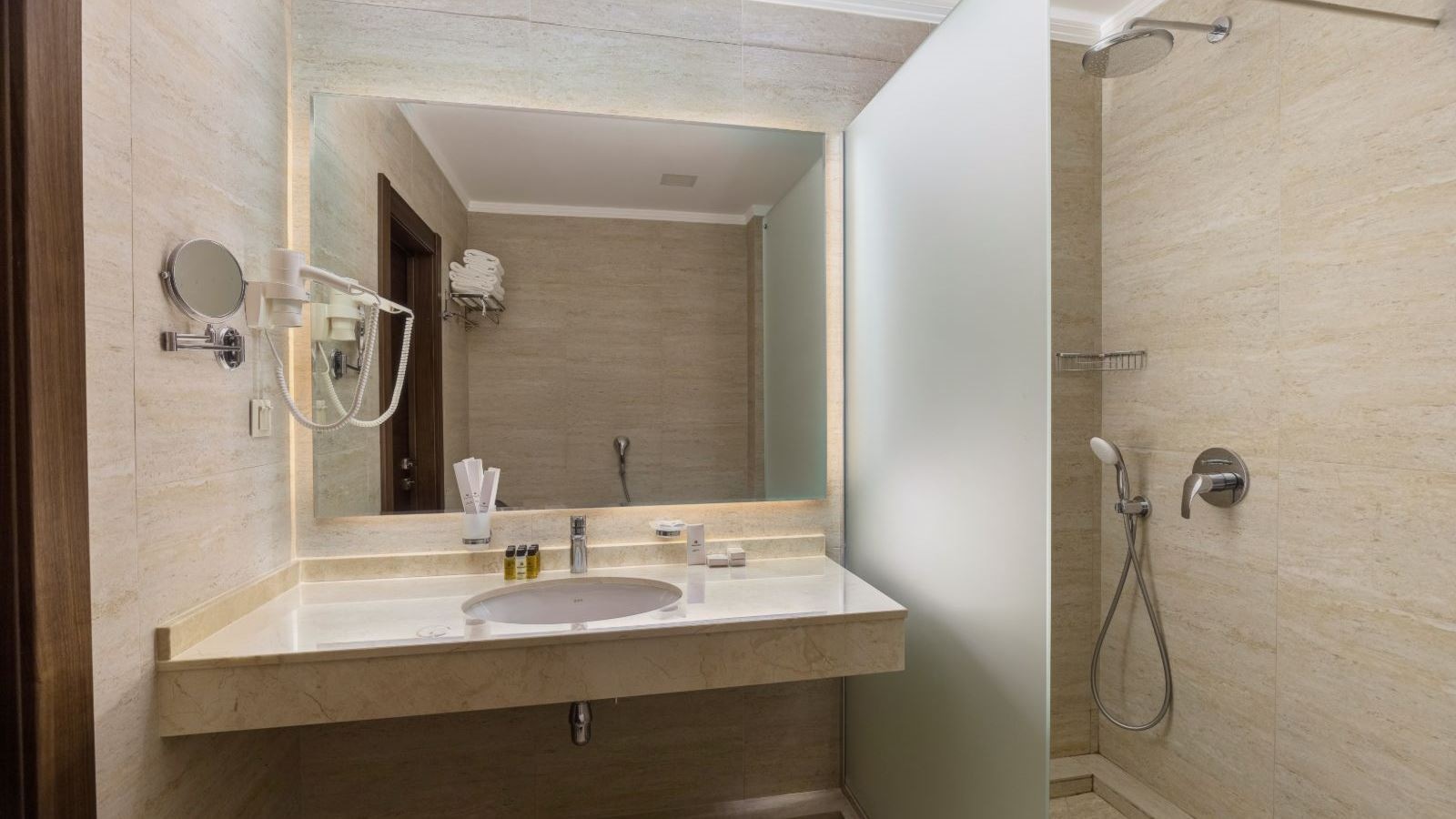 rooms-room-family-1-bedroom