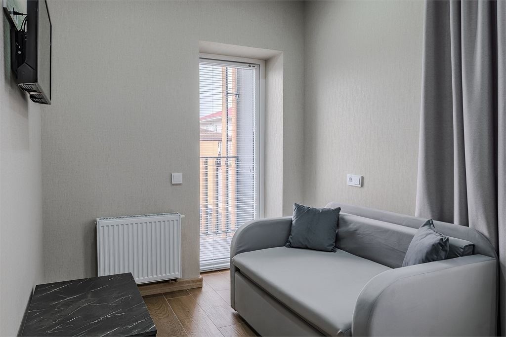 rooms-deluxe-with-balcomy