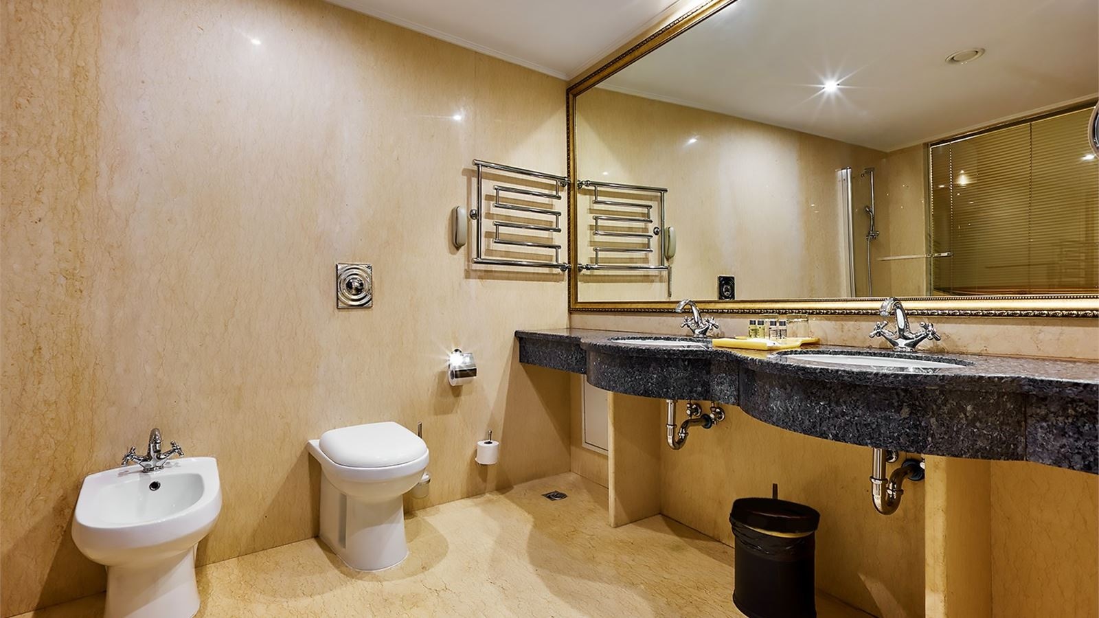 rooms-делюкс-с-балконом