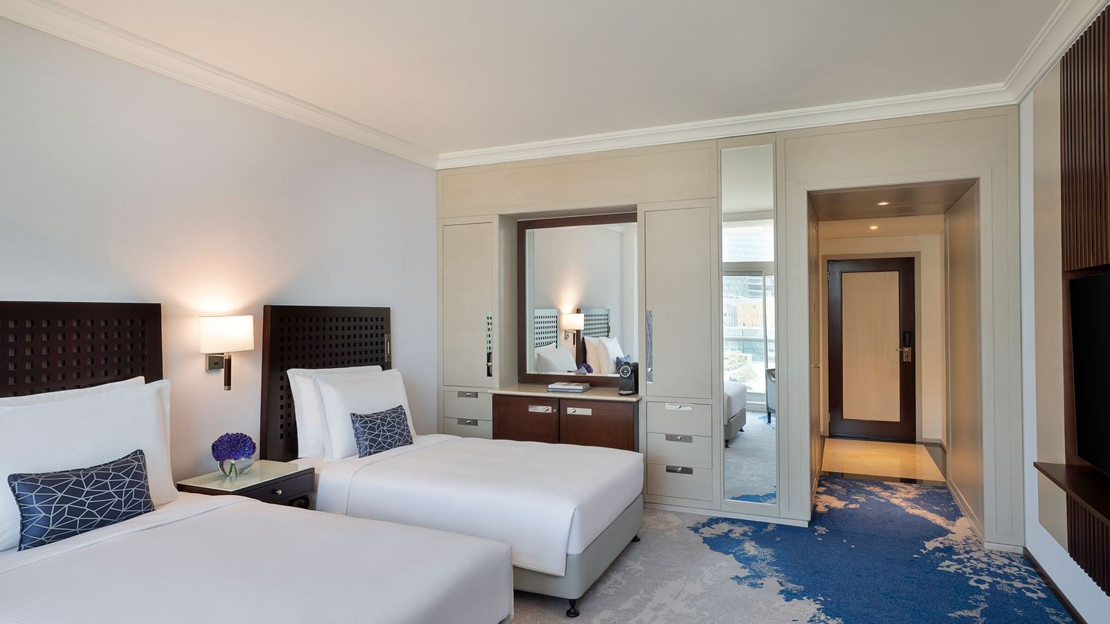 rooms-spacious-sea-view-room-with-balcony