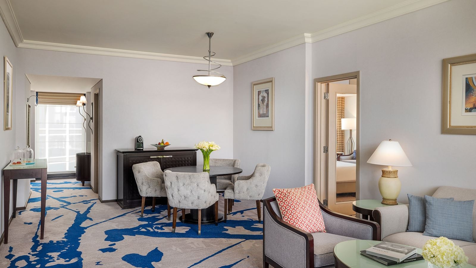 rooms-sea-view-suite-with-balcony-and-lounge-access