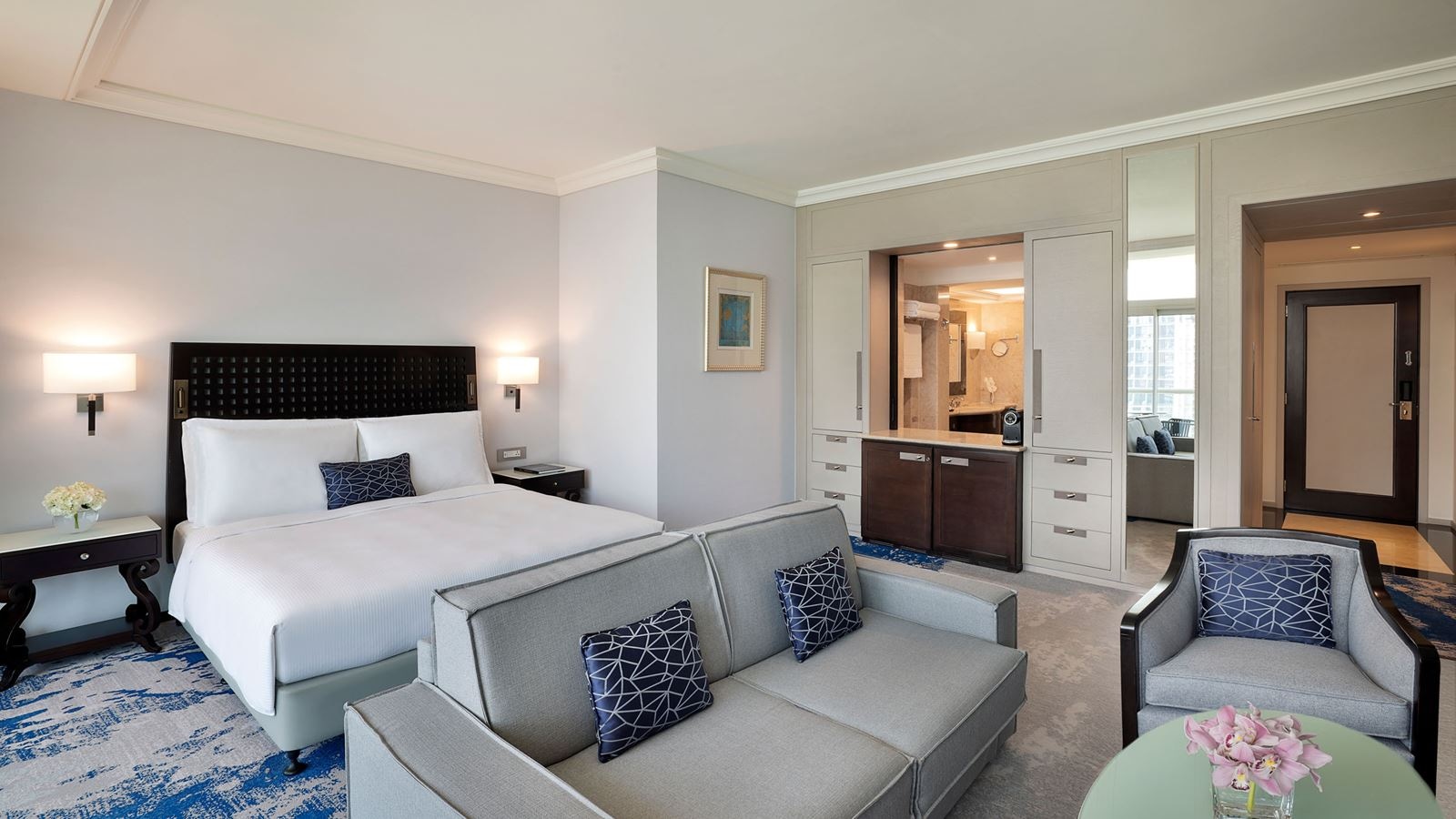 rooms-sea-view-family-room-with-balcony-and-sofa-bed