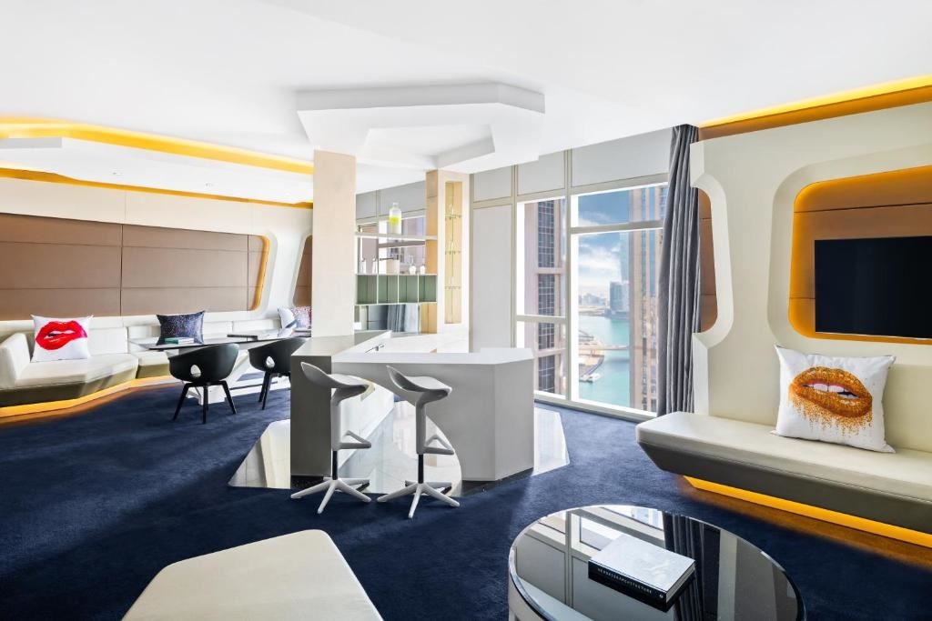 rooms-king-mega-suite