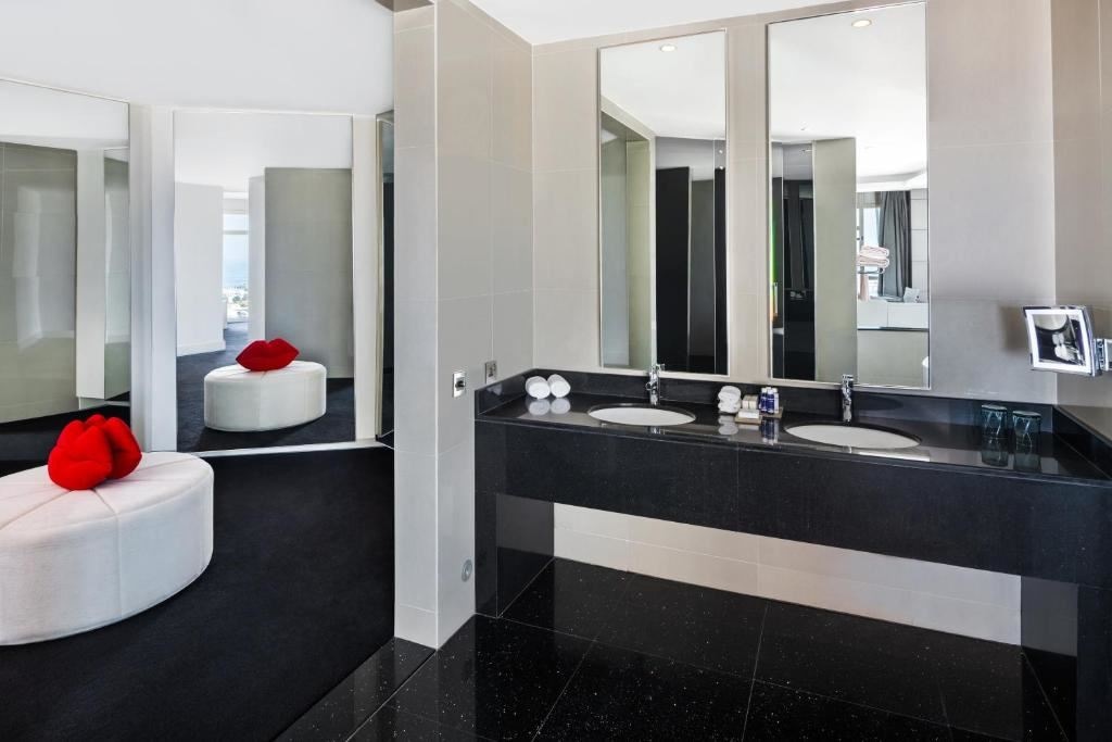 rooms-king-vibrant-suite