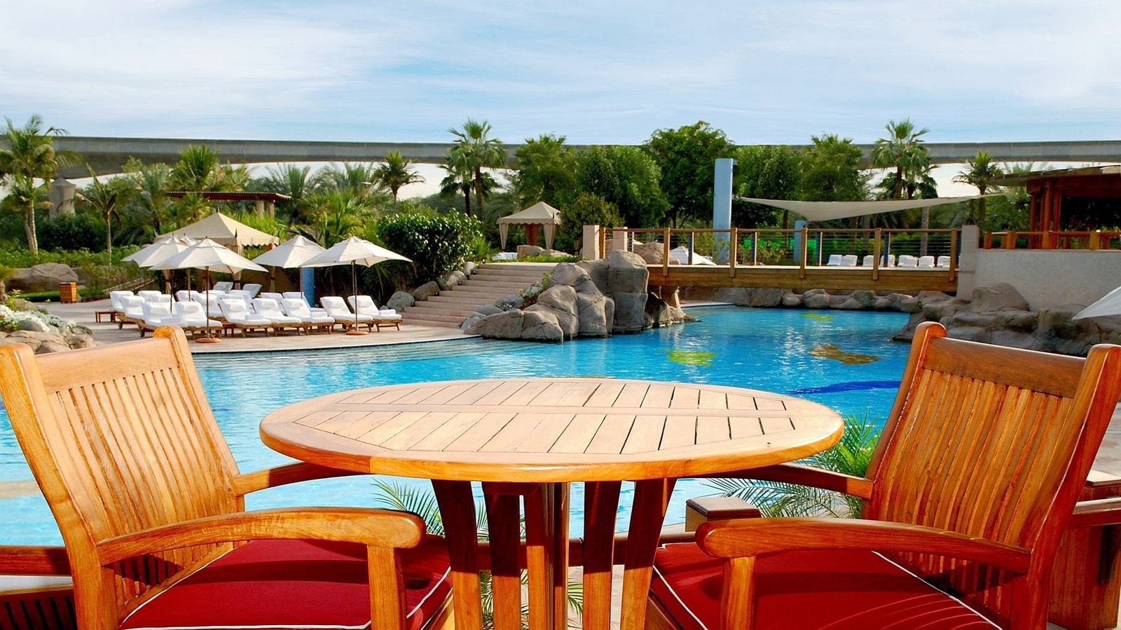 restaurants-poolside-restaurant