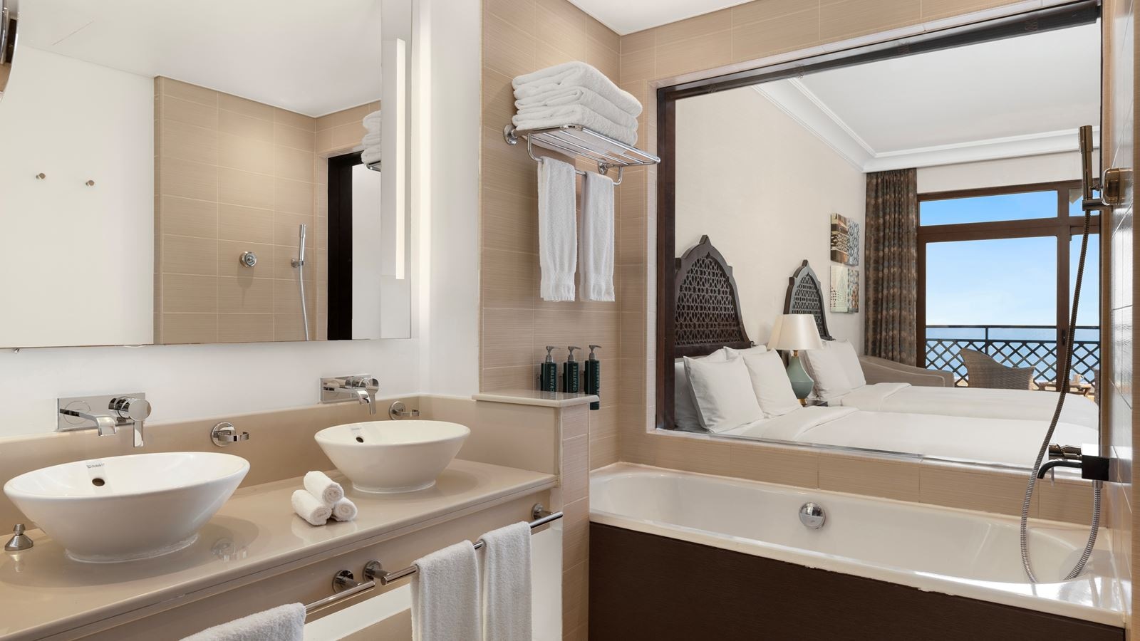 rooms-family-room-sea-view