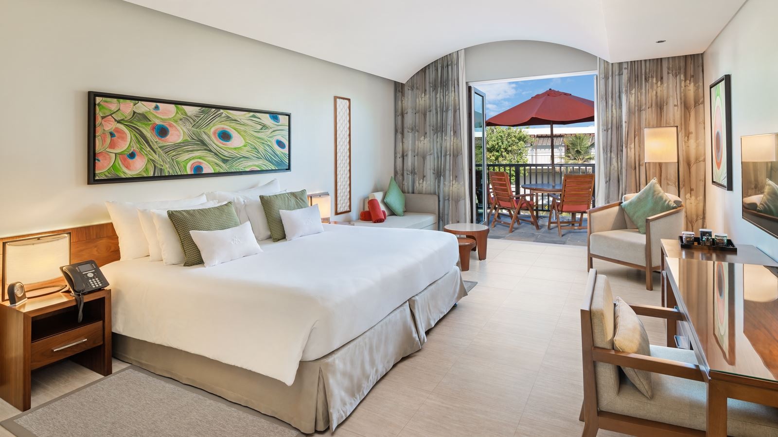 rooms-garden-view-junior-suite-with-park-access