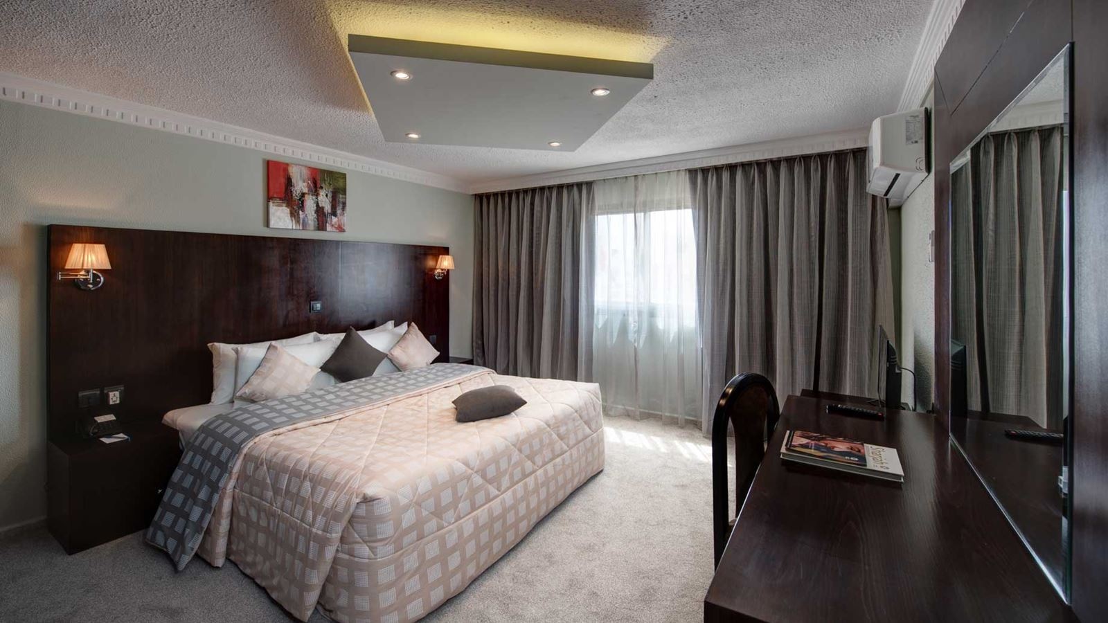 rooms-junior-suite-city-view