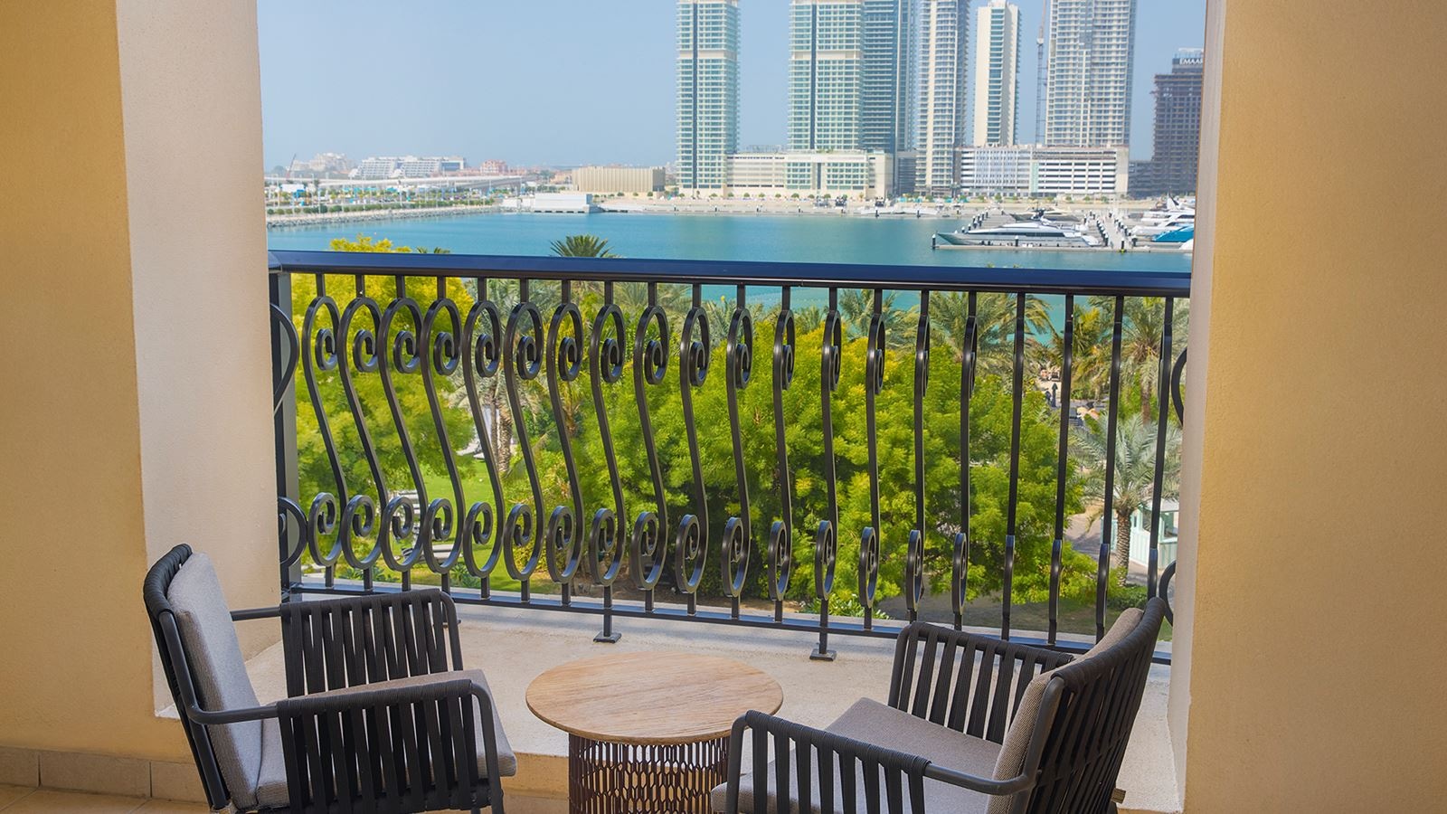 rooms-deluxe-room-sea-view