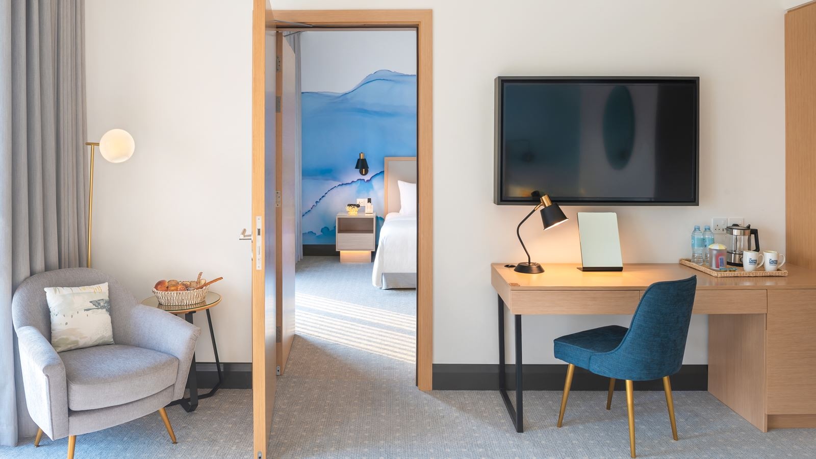 rooms-family-deluxe-room-city-view