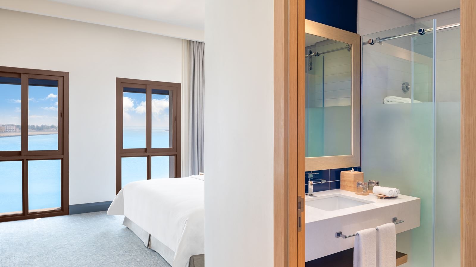 rooms-deluxe-room-sea-view