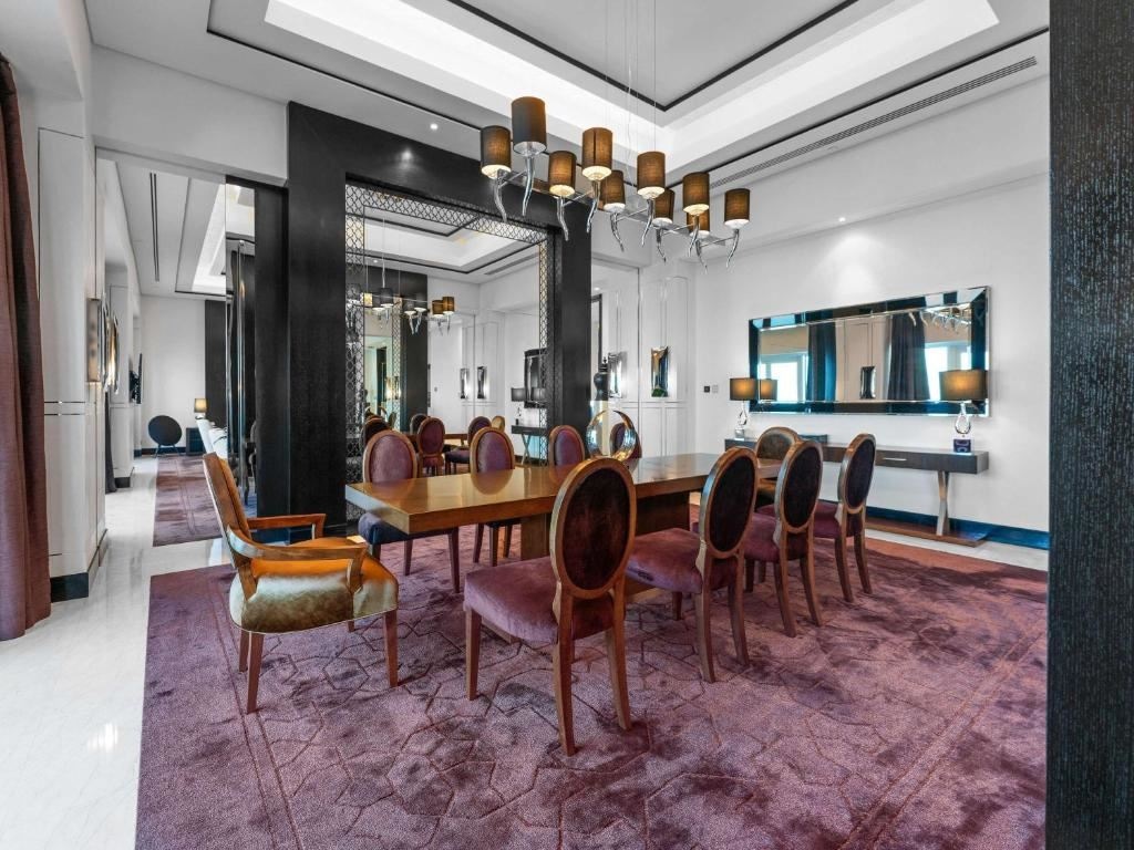 rooms-fourbedroom-royal-suite