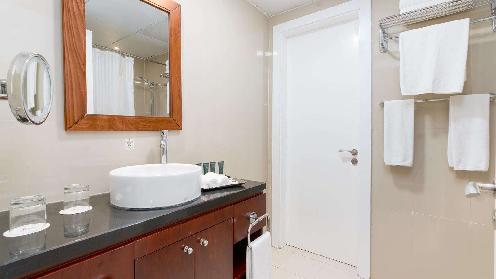 rooms-club-room