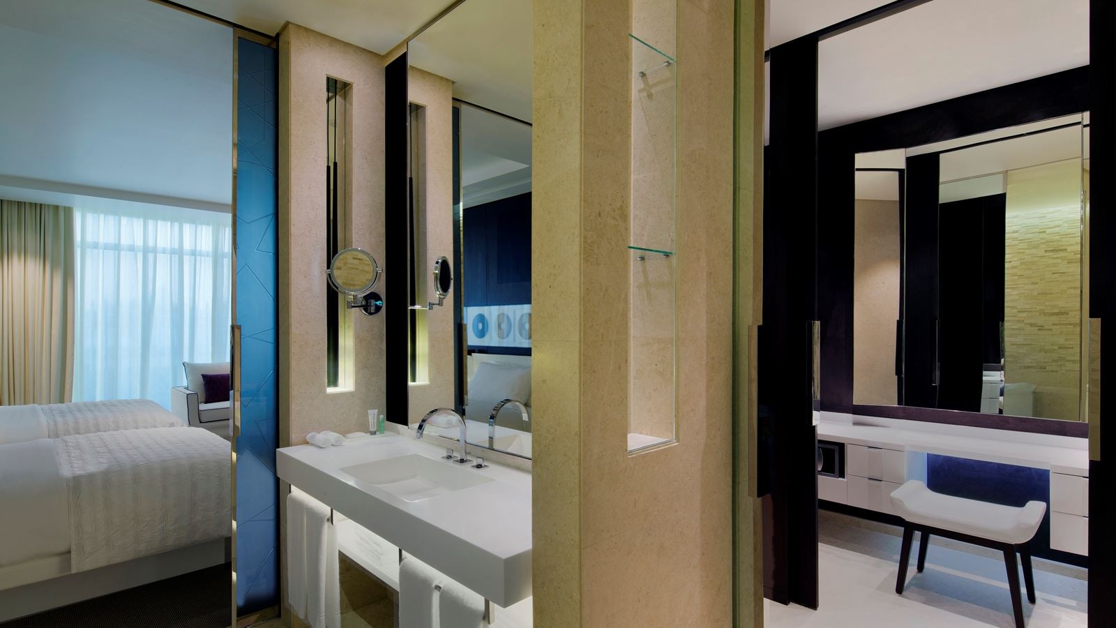 rooms-le-royal-club-room