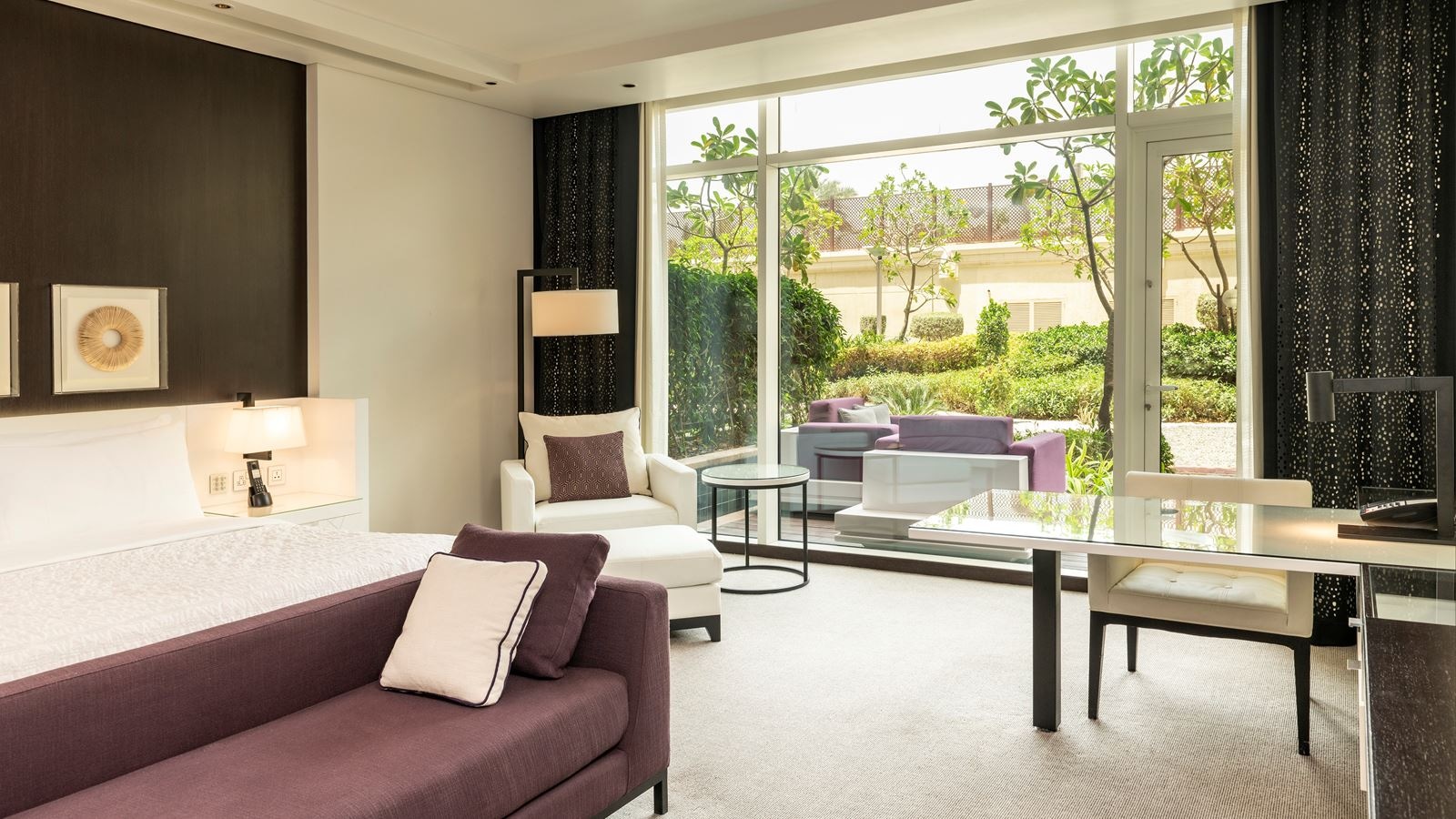 rooms-le-royal-club-room