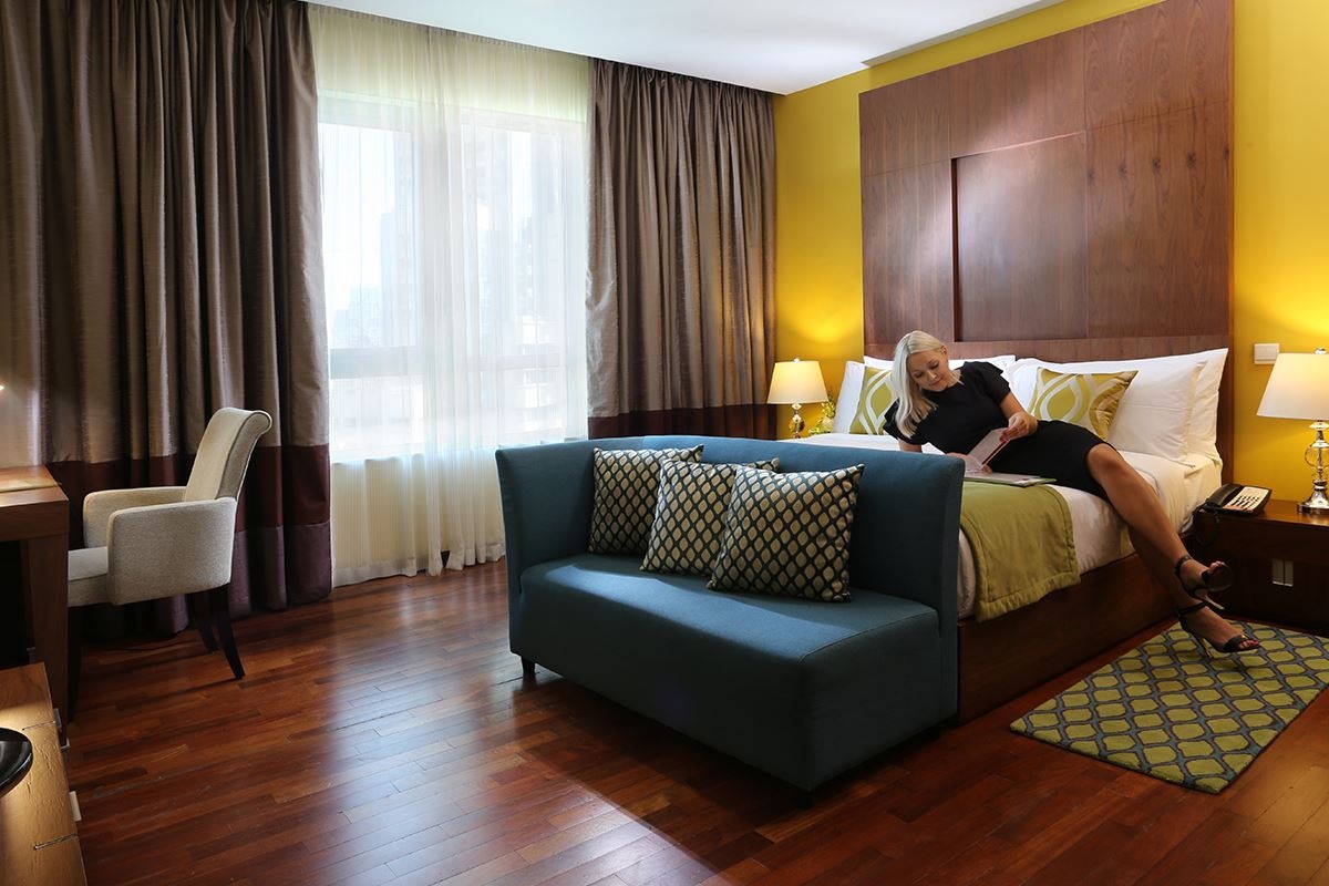 rooms-two-bedroom-suite-burj-khalifa-and--fountain-view