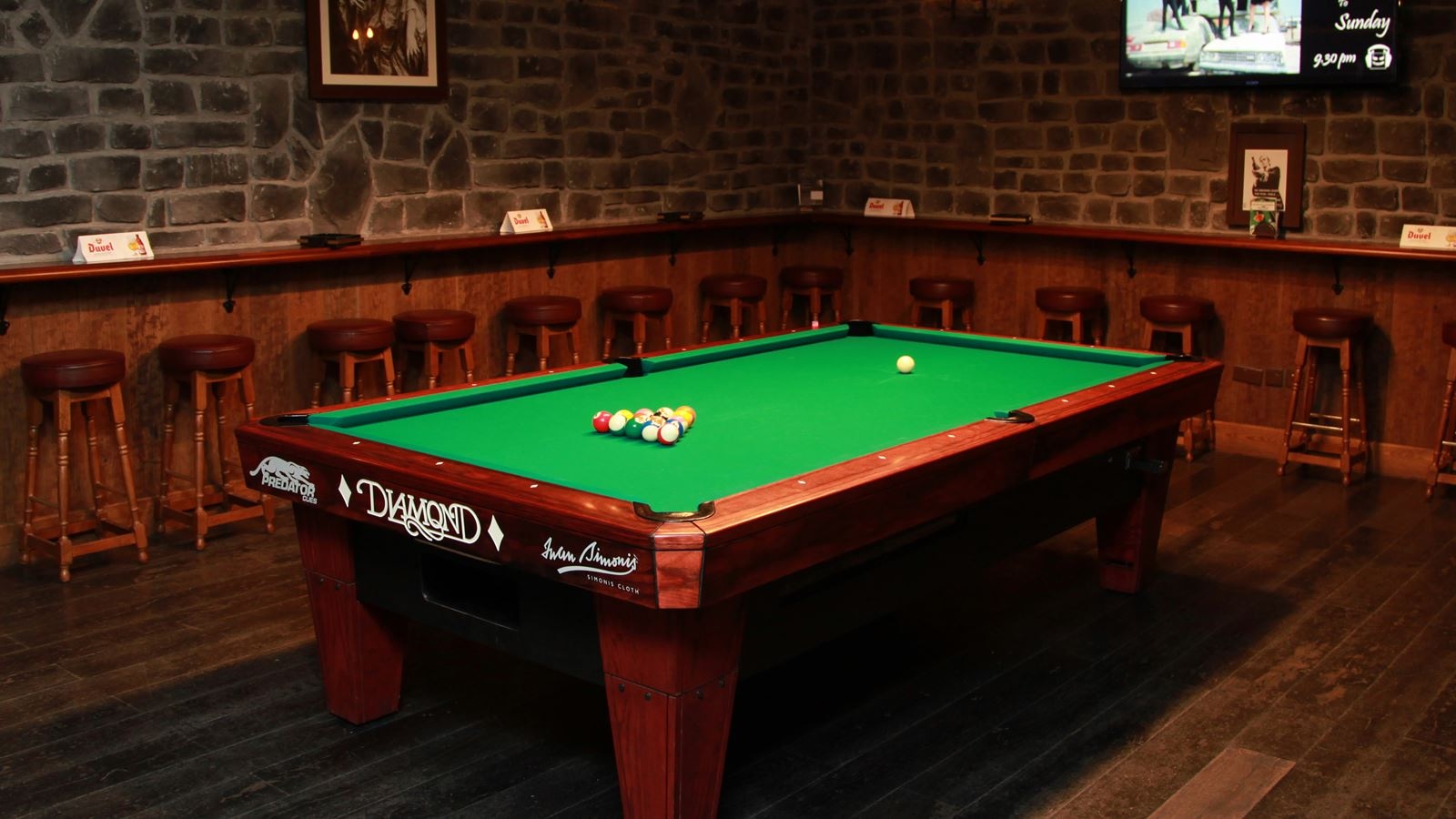 bars-neil-gwyne-english-pub