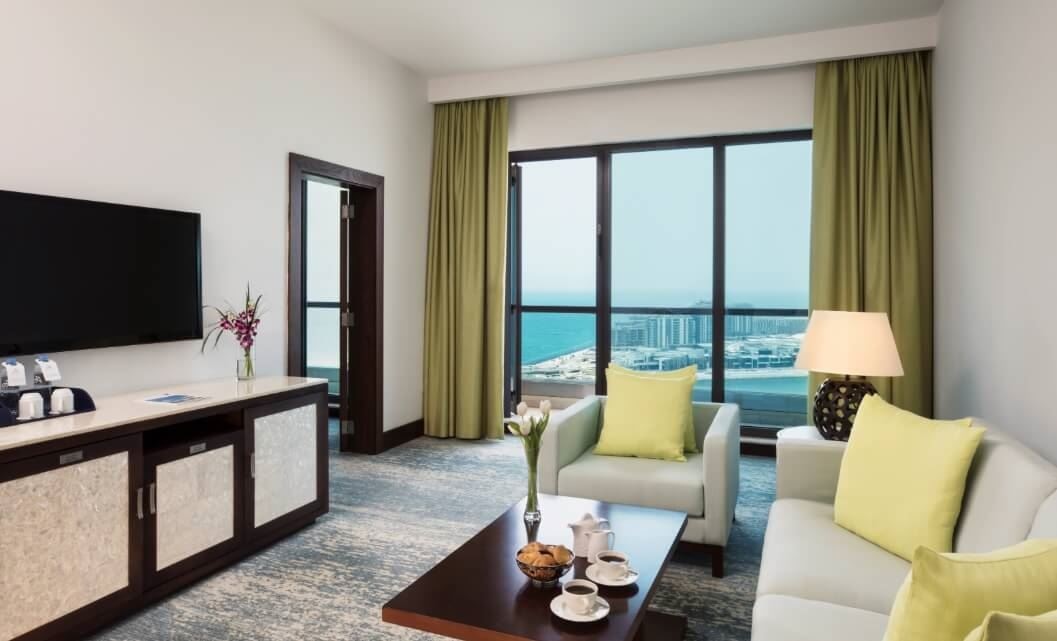rooms-family-one-bedroom-suite-sea-view-with-balcony-and-lounge-access