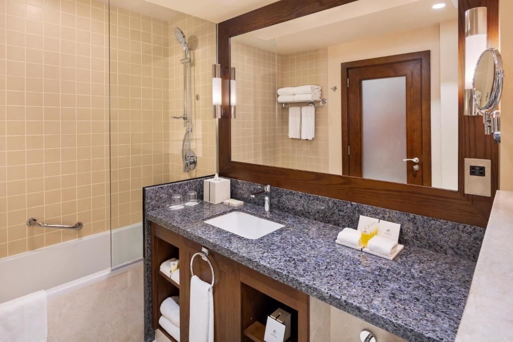 rooms-sea-view-room-with-balcony