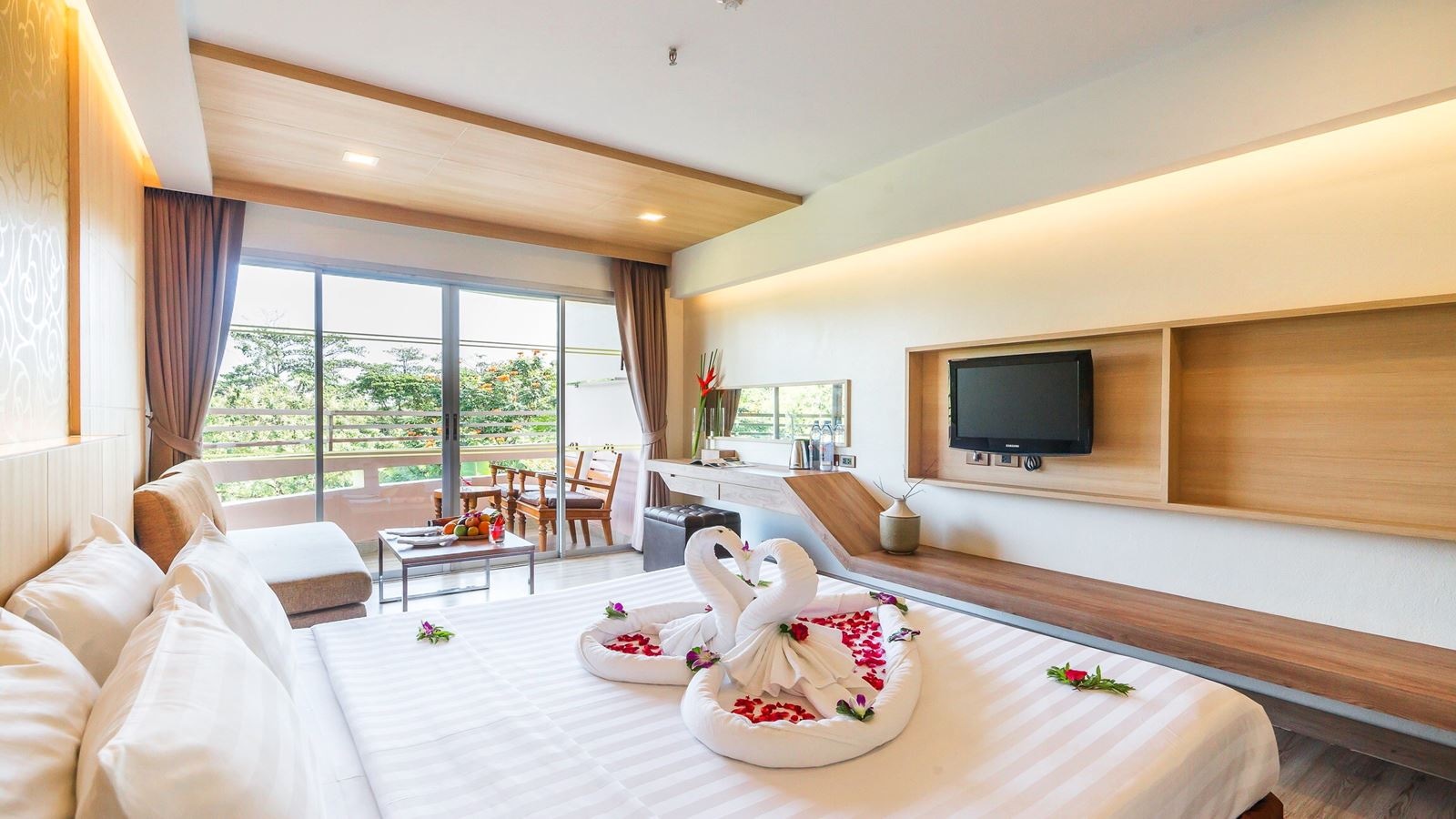 rooms-deluxe-ocean-building