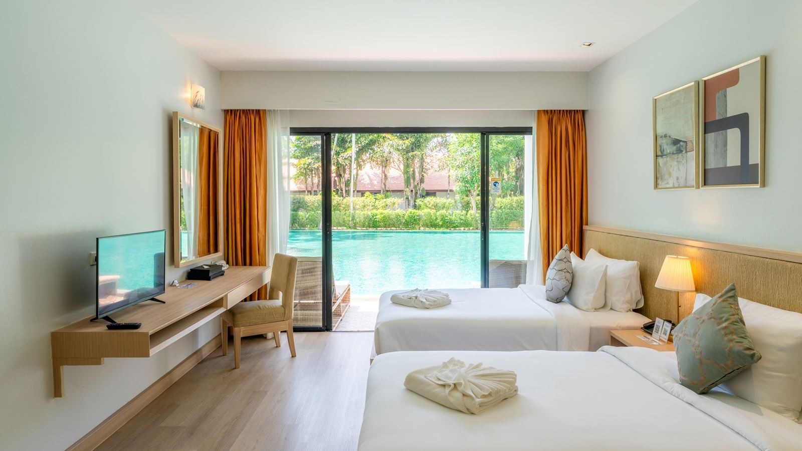 rooms-deluxe-pool-access