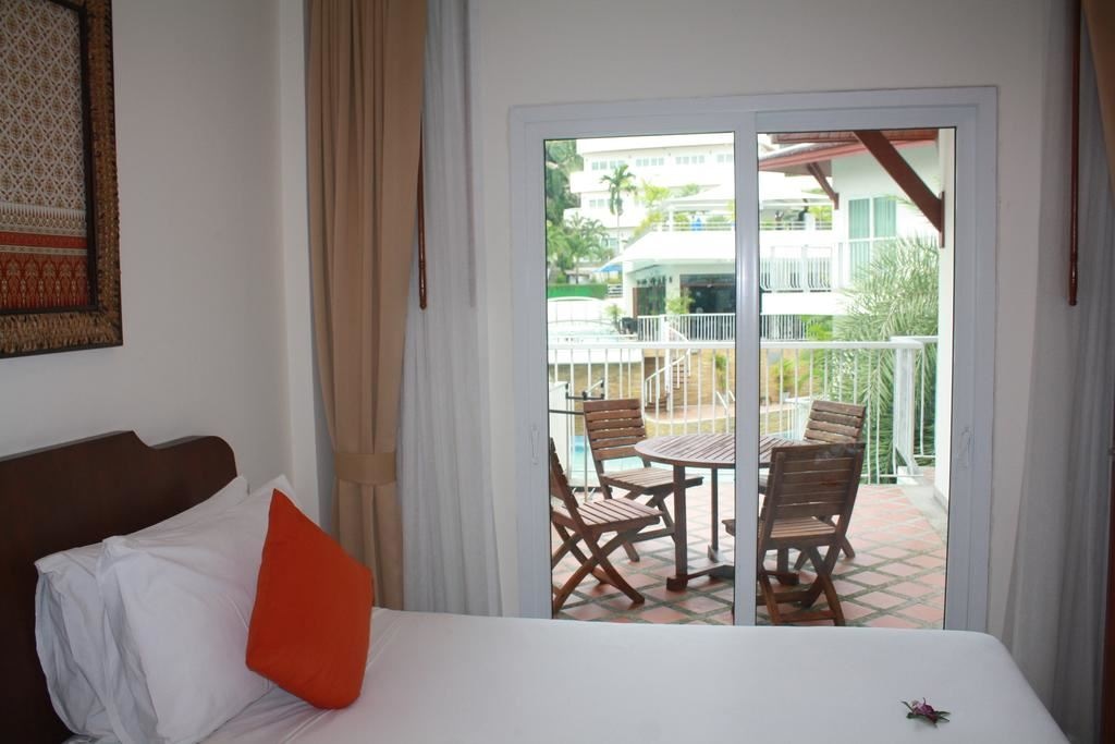 rooms-1-bedroom-junior-suite