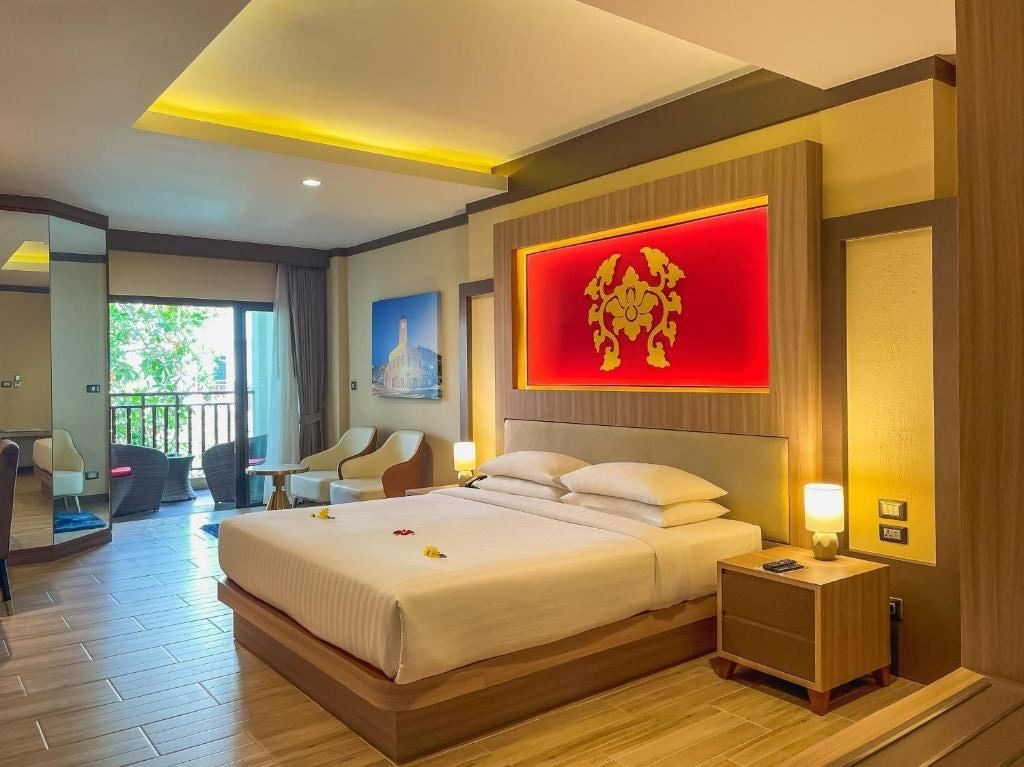 rooms-deluxe-premium-balcony-pool-view