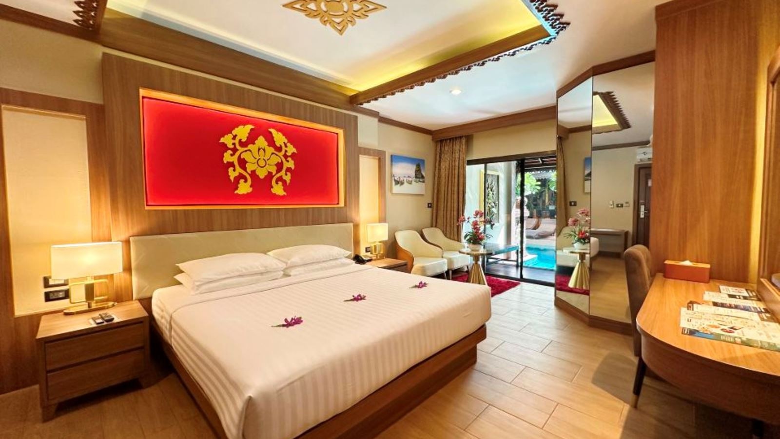 rooms-deluxe-premium-pool-access