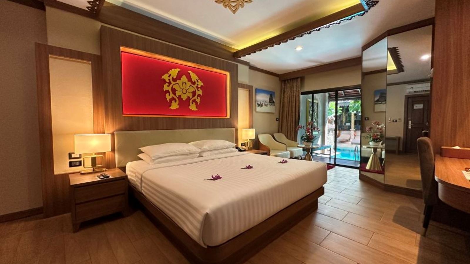 rooms-deluxe-premium-pool-access