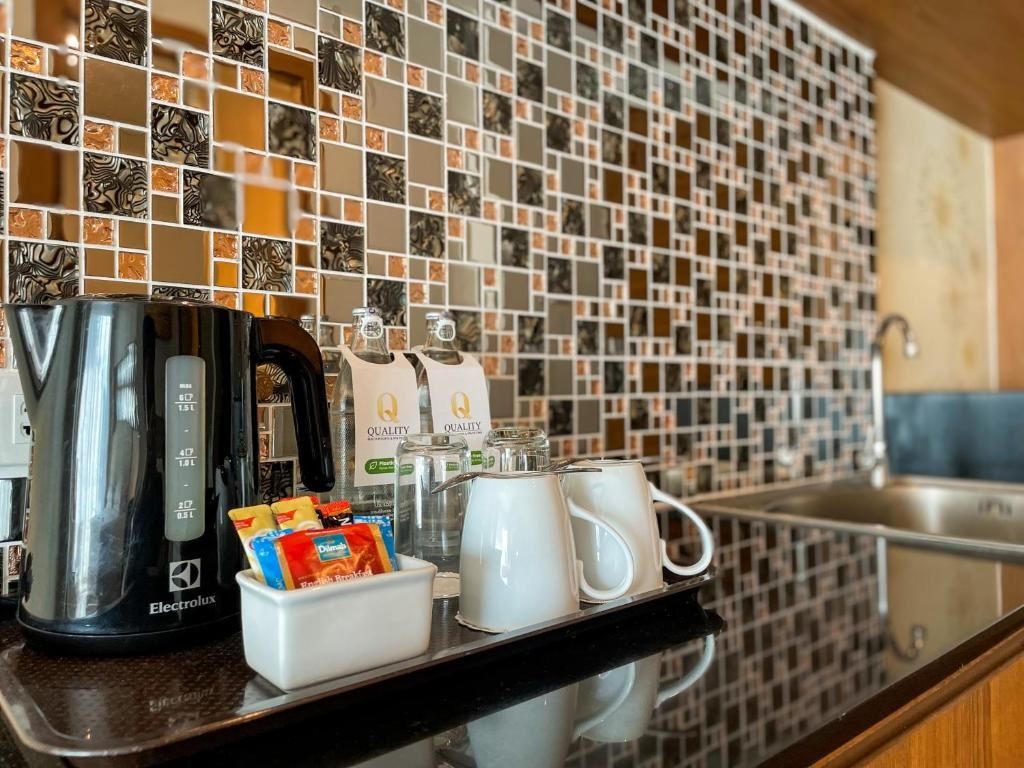 rooms-suite-room-city-view