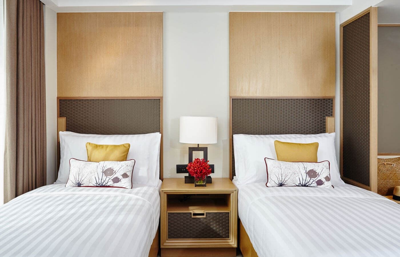 rooms-two-bedroom-suite-ocean-coral-lounge