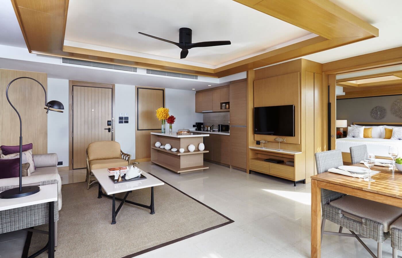 rooms-two-bedroom-suite-ocean-coral-lounge