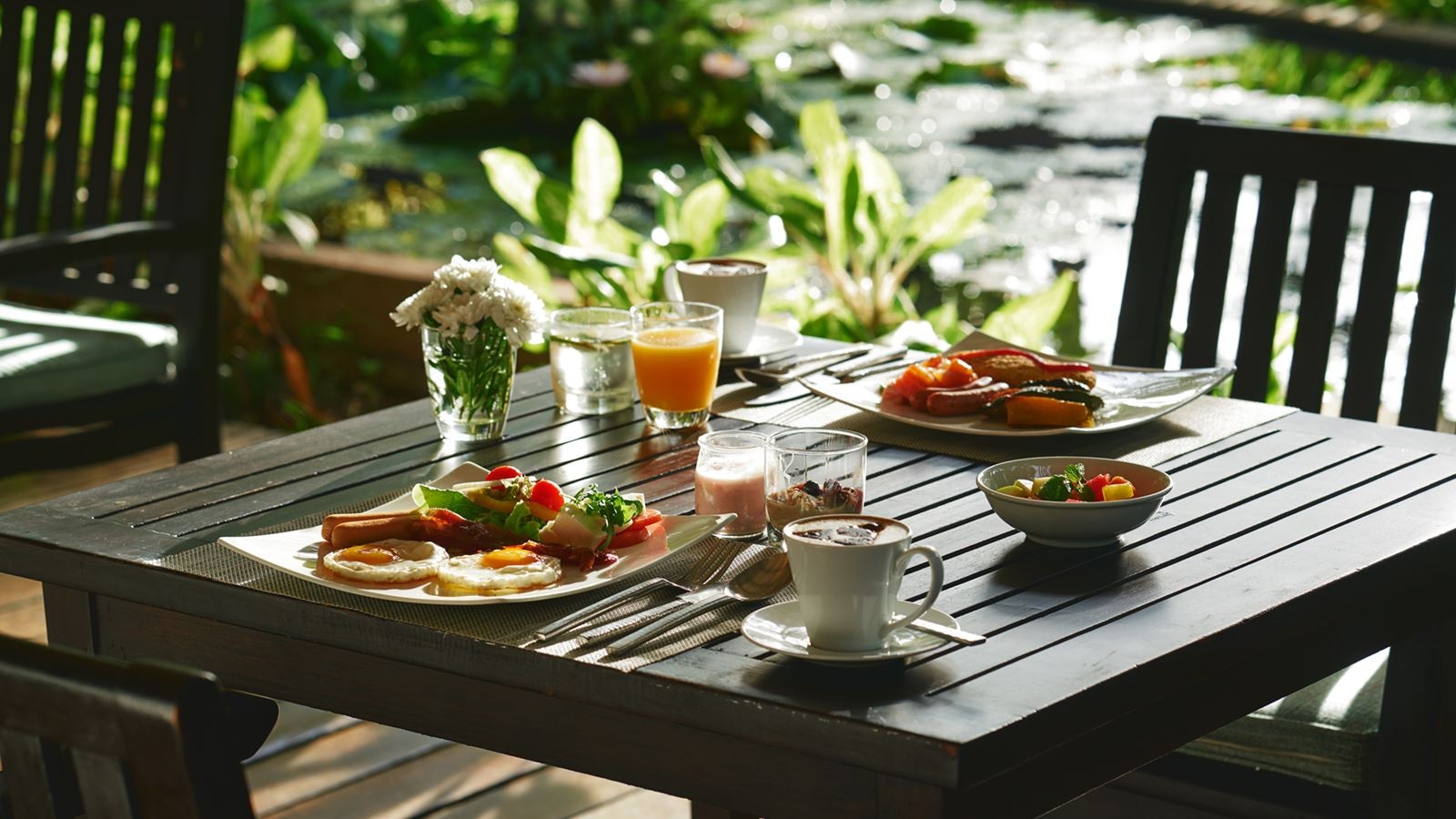 restaurants-issara-cafe