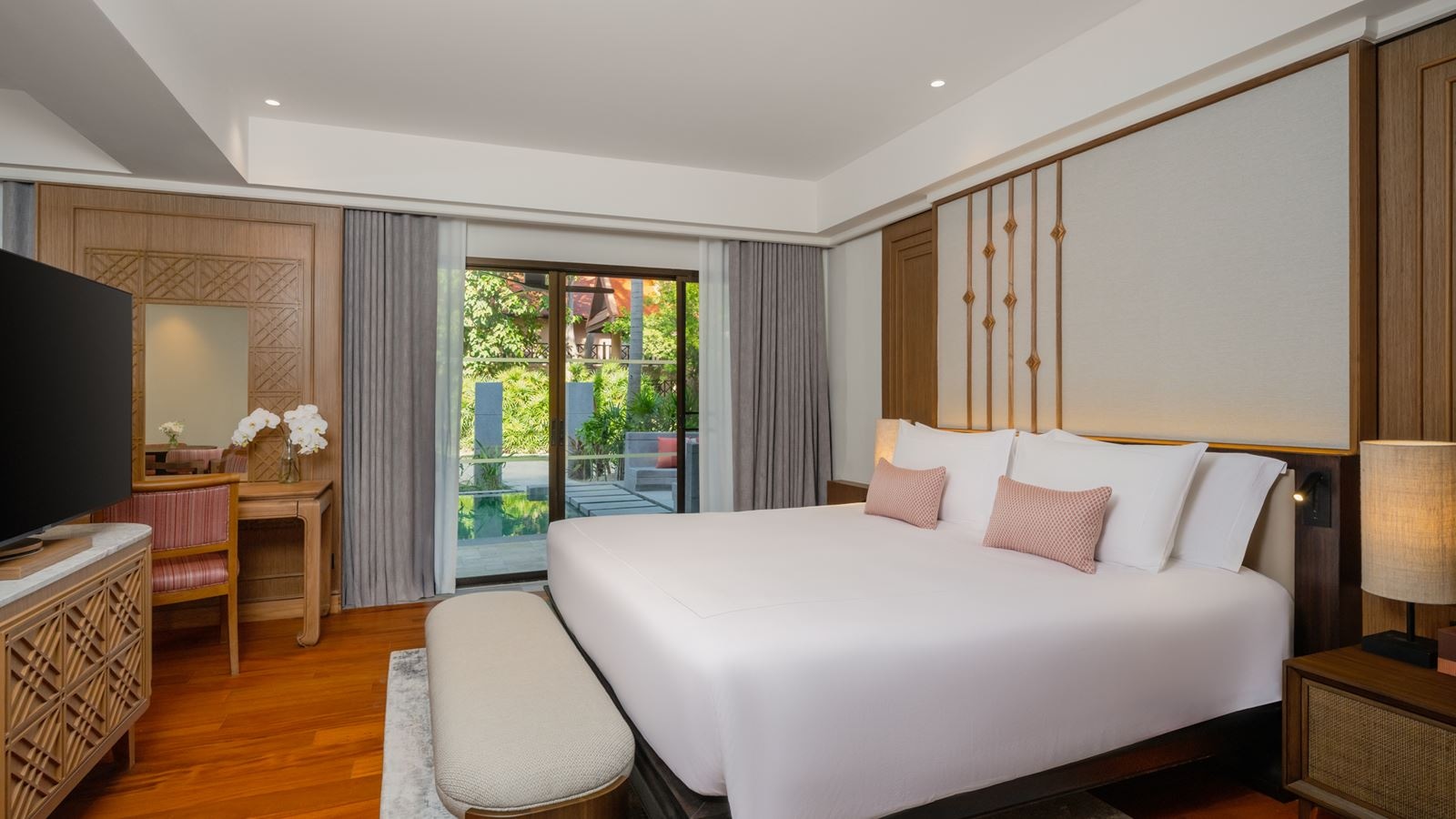 rooms-club-2bedroom-family-pool-suite